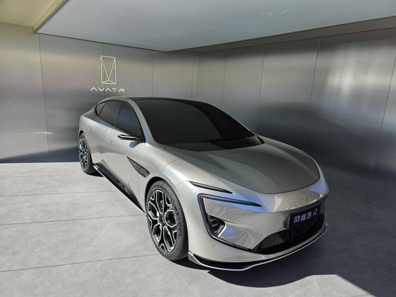 Электромобиль avatr 12
