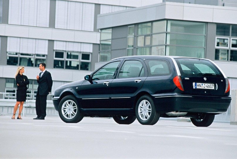 Lancia Lybra 1999 универсал