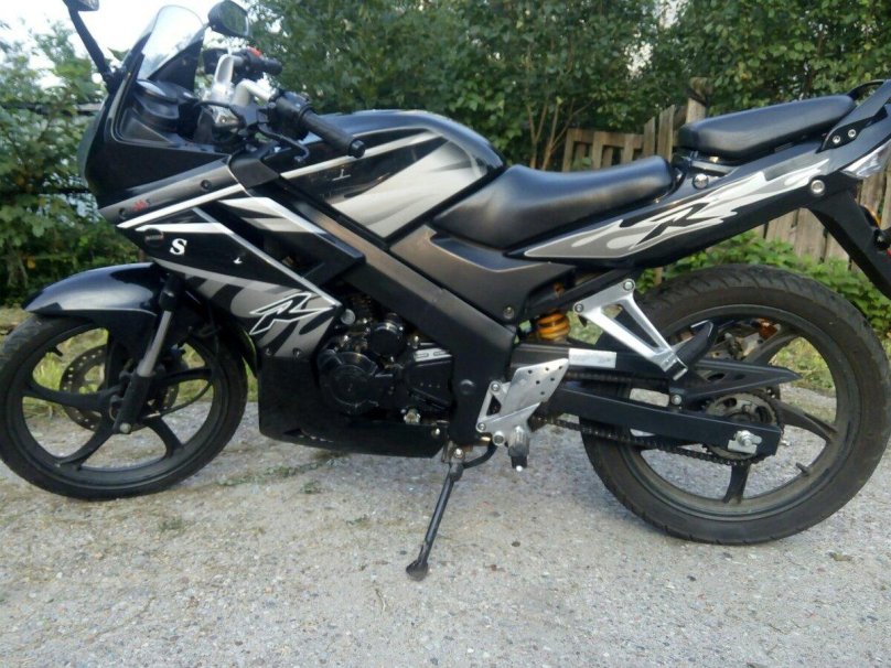 Мотоцикл рейсер спорт 200 кубов