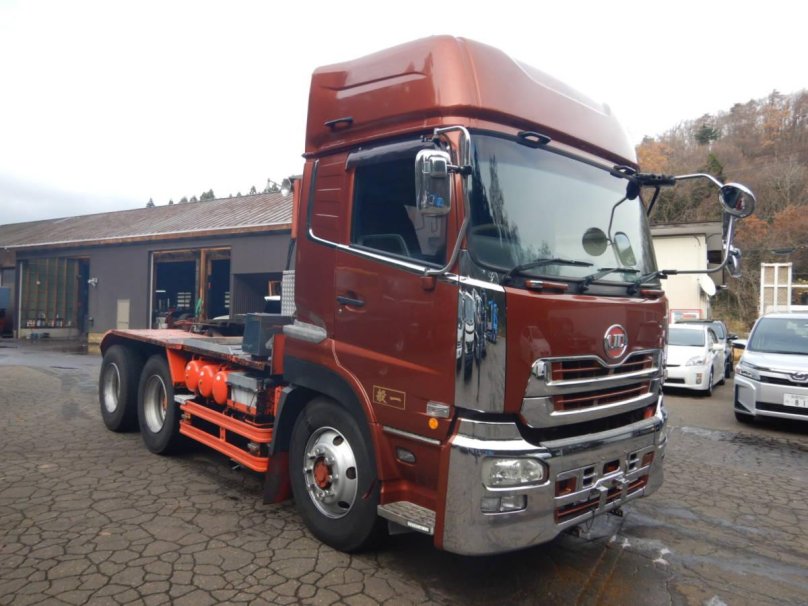 Тягач Nissan Diesel UD