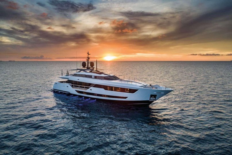 Яхта Custom line