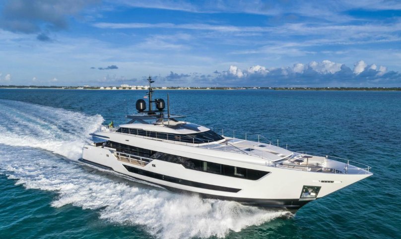 Ferretti Yachts 670