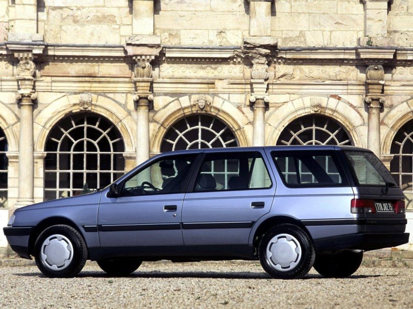 Peugeot 405 i