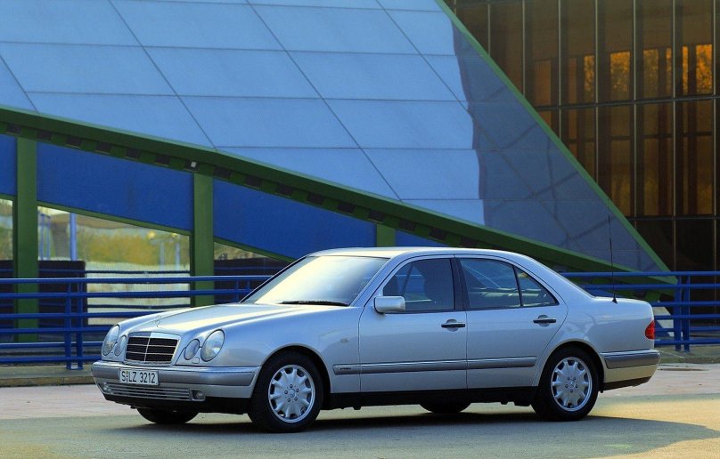 Mercedes Benz e320 w210