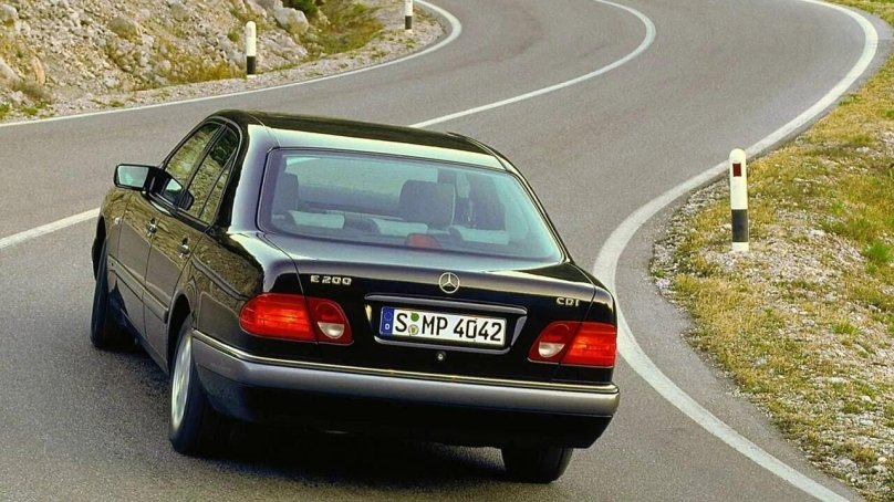 Mercedes Benz e200 w210