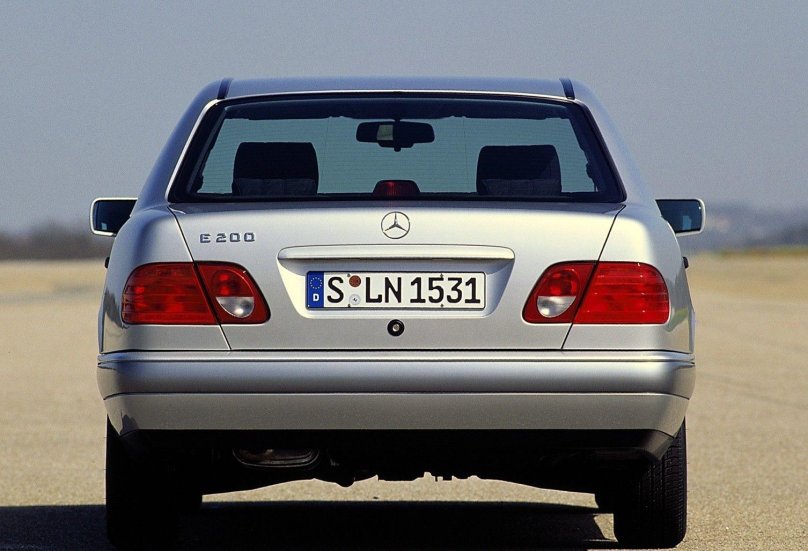 Мерседес w210 сзади