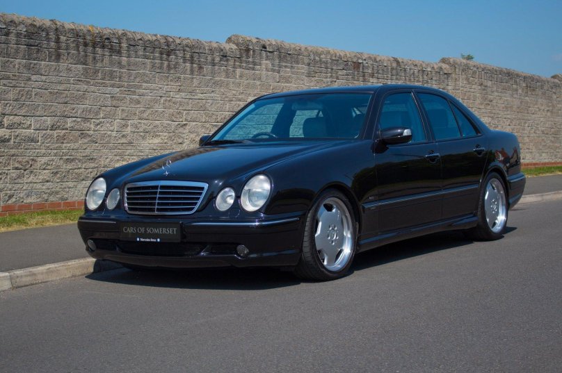 Мерседес Бенц e 210