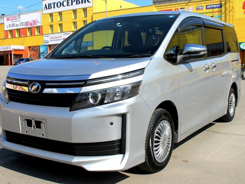 Тойота Вокси 2017