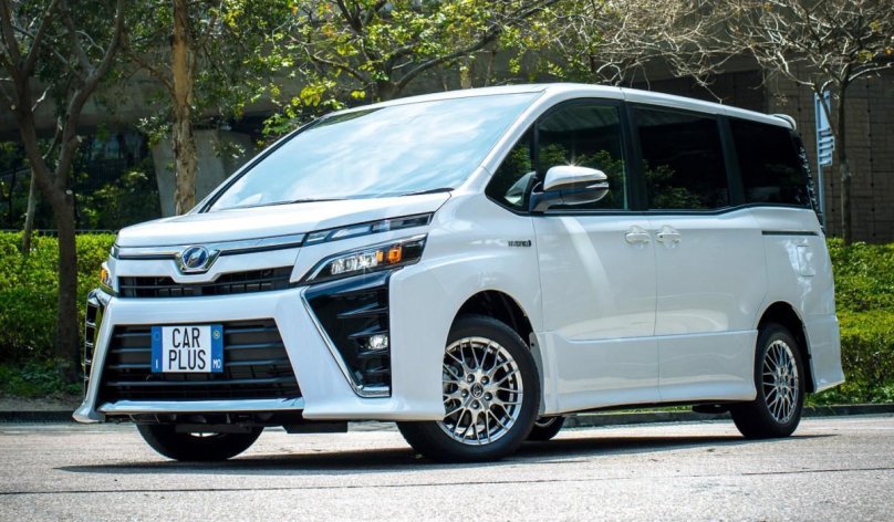 Toyota Voxy Hybrid