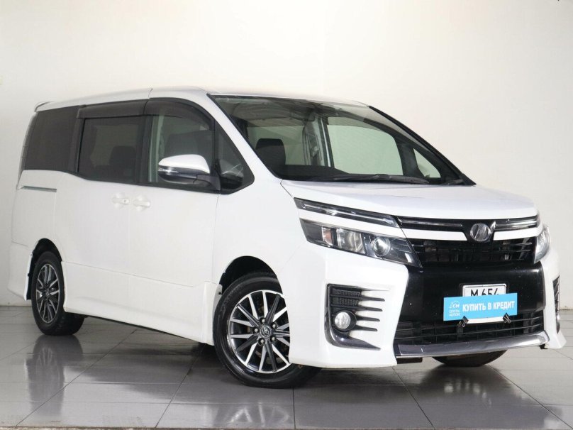 Тойота Вокси 2017