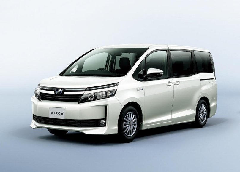 Тойота Вокси 2017 гибрид