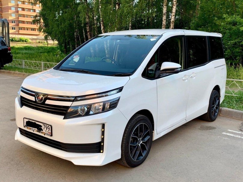 Тойота Вокси 2014