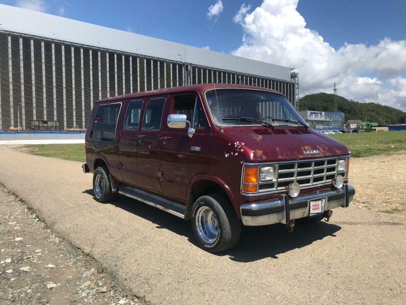 Dodge Ram van 1989