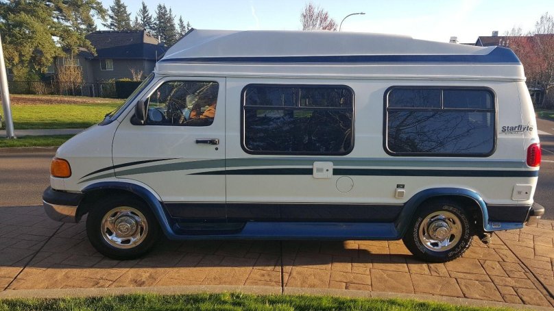 Dodge Ram van 2000