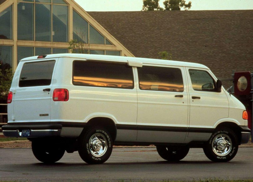 Dodge Ram van 2003