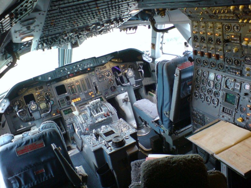 Боинг 747 300 кабина