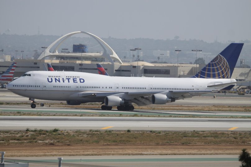 Boeing 747-131, следующий в Париж