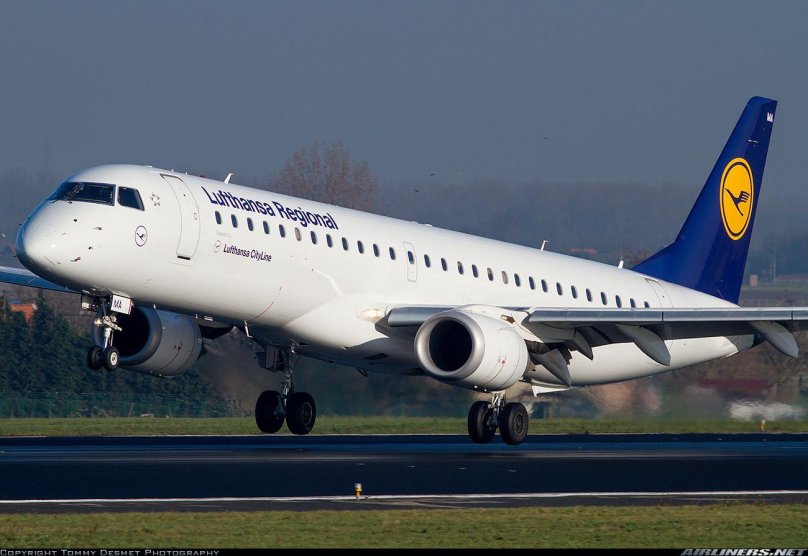 Самолет Embraer EMB 190 EMB 195