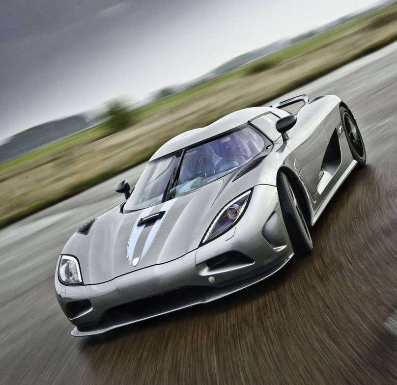 Машина Koenigsegg Agera r