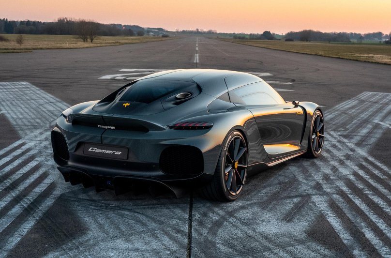 Гиперкар Koenigsegg 2021