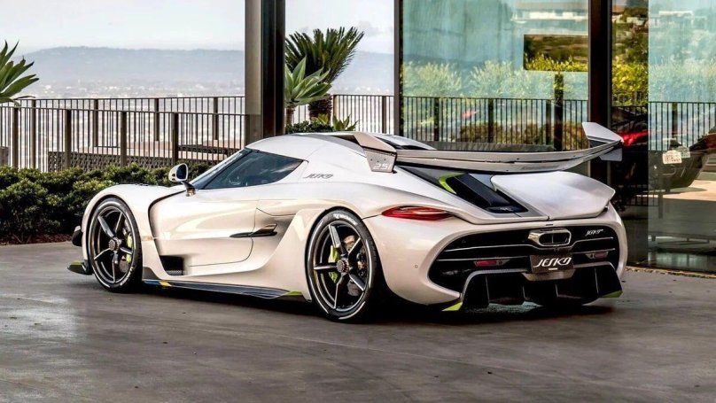 Машина Koenigsegg Agera 2020