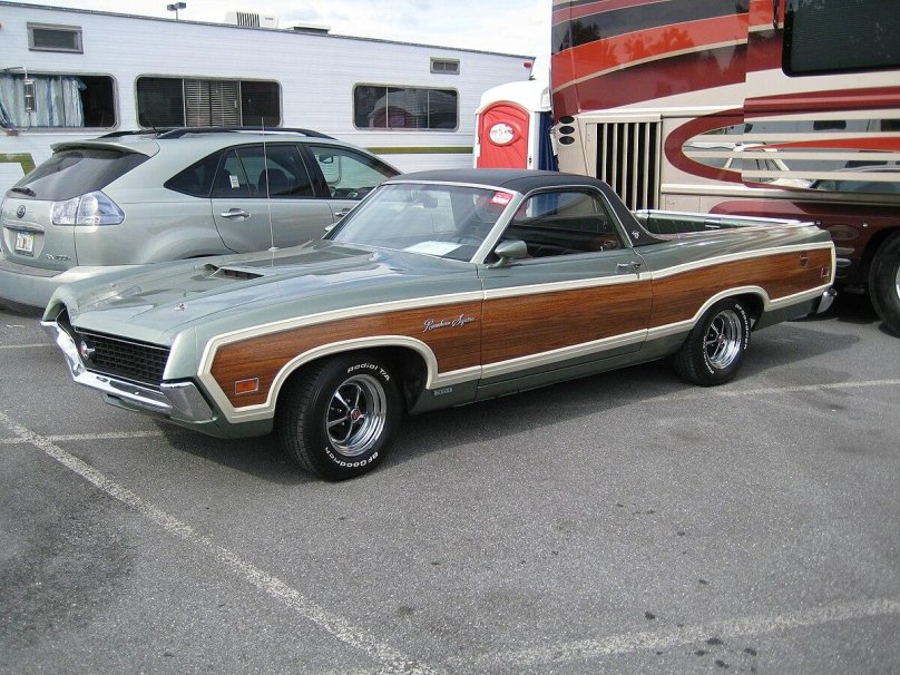 Ford Ranchero Squire