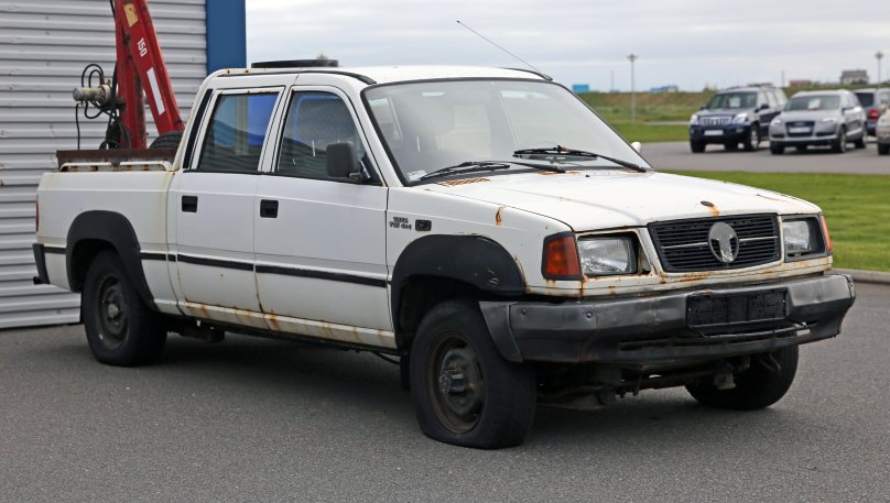 Машина Tata Telcoline