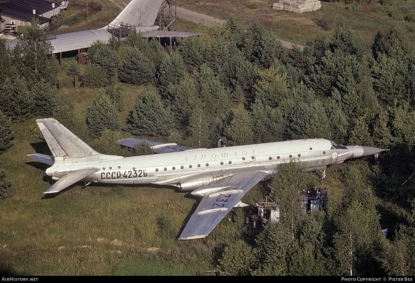 Самолет ту 104