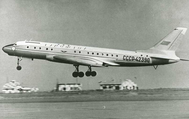 Реактивный самолет ту 104