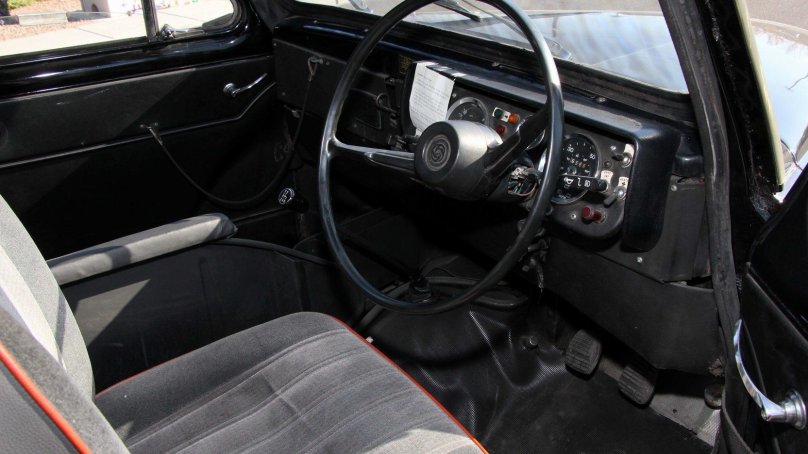 Austin fx4 внутри