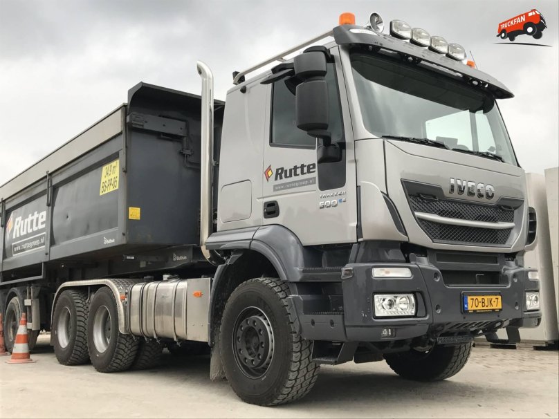 Ивеко Траккер 6х4