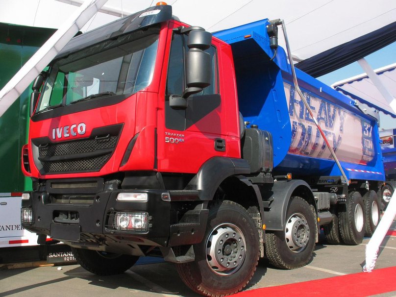 Ивеко Траккер 8х4