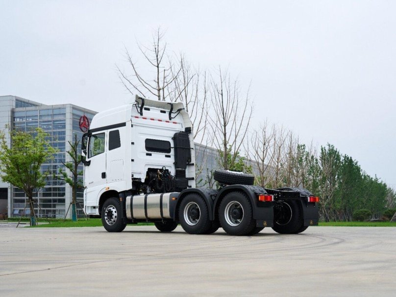 Седельный тягач sany d525a 6x4