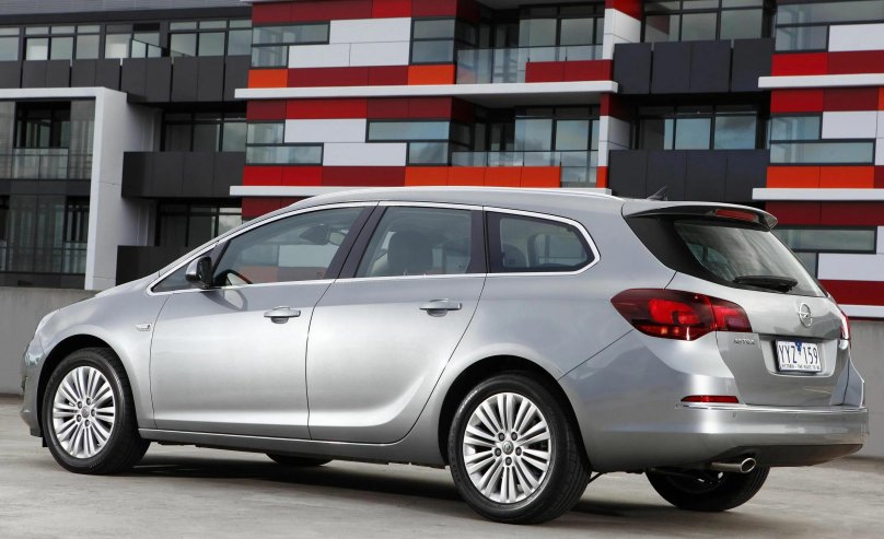 Opel Astra Sports Tourer 2012