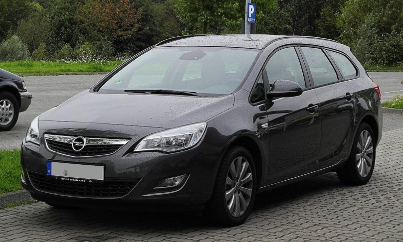 Opel Astra Sports Tourer 2012