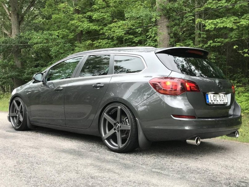 Опель Астра спорт Турер 2011