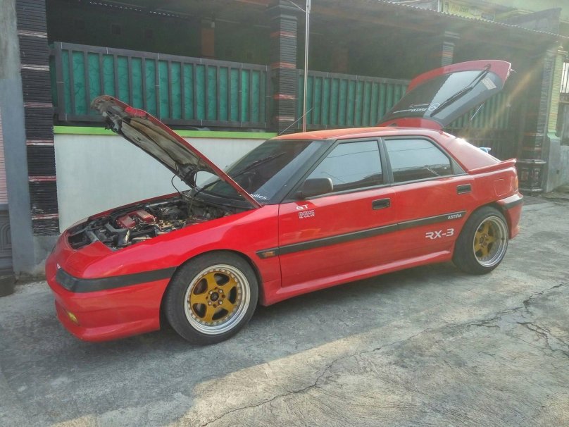 Мазда Астина