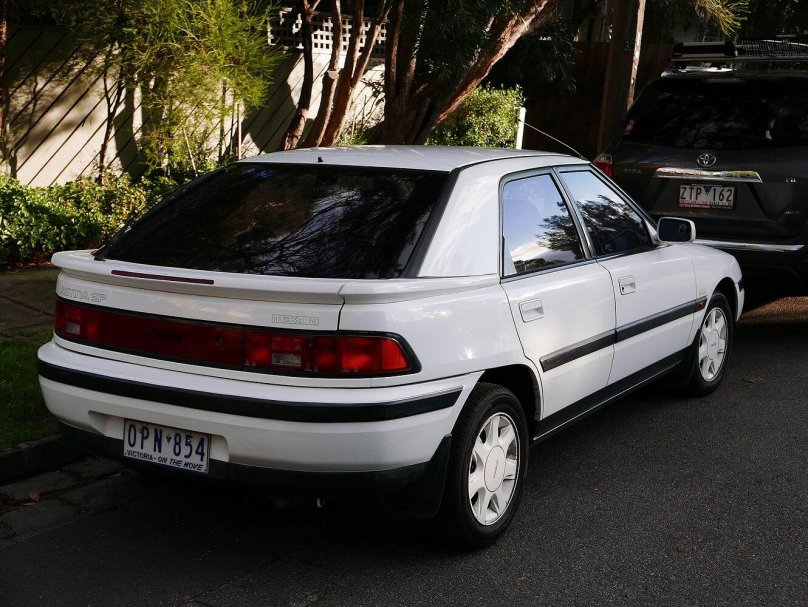 Mazda 323 bg 1990