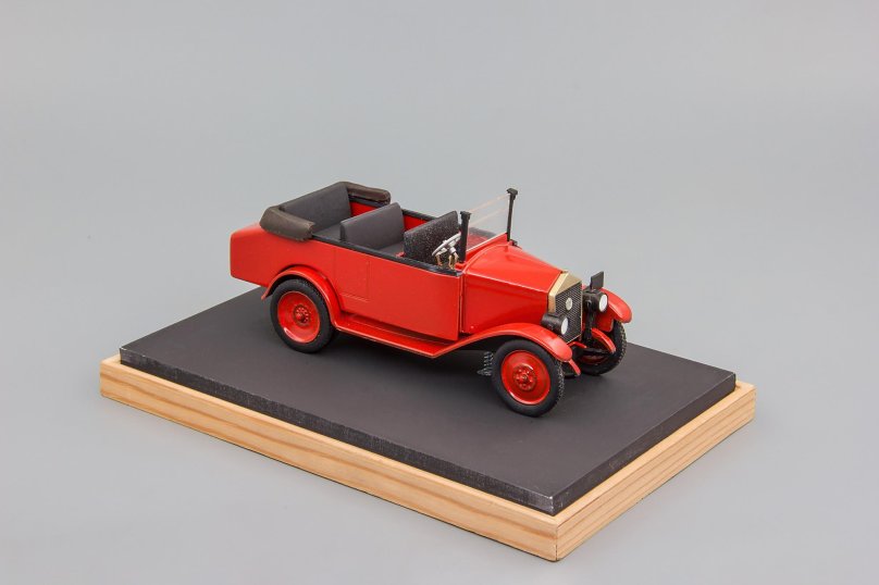 Модель автомобиля АМО Ф 15