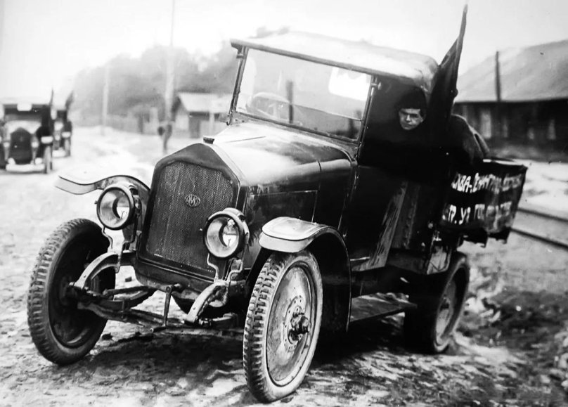 АМО-ф15 первый Советский грузовой автомобиль