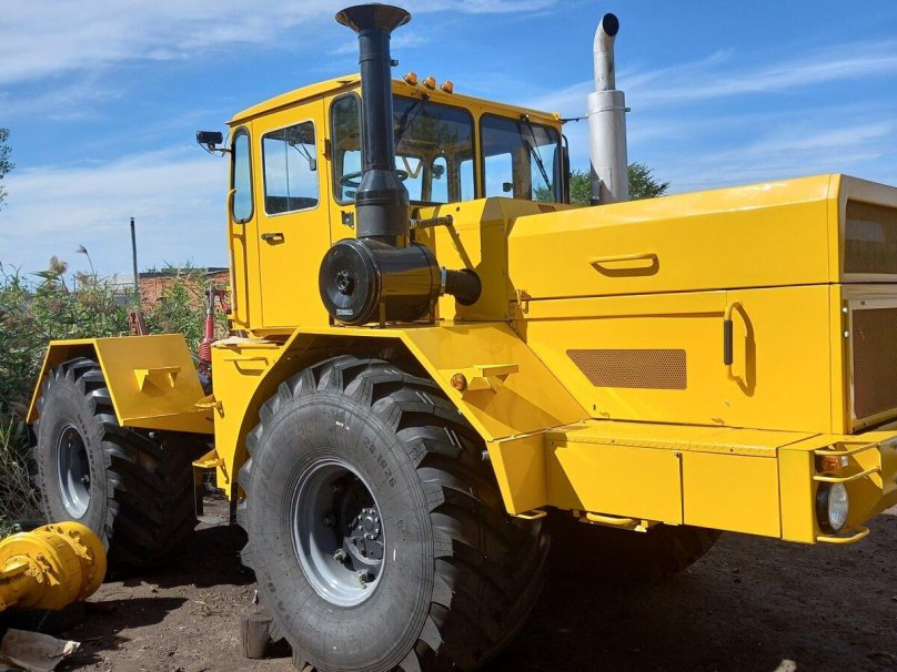 Трактор с кузовом впереди раскраска