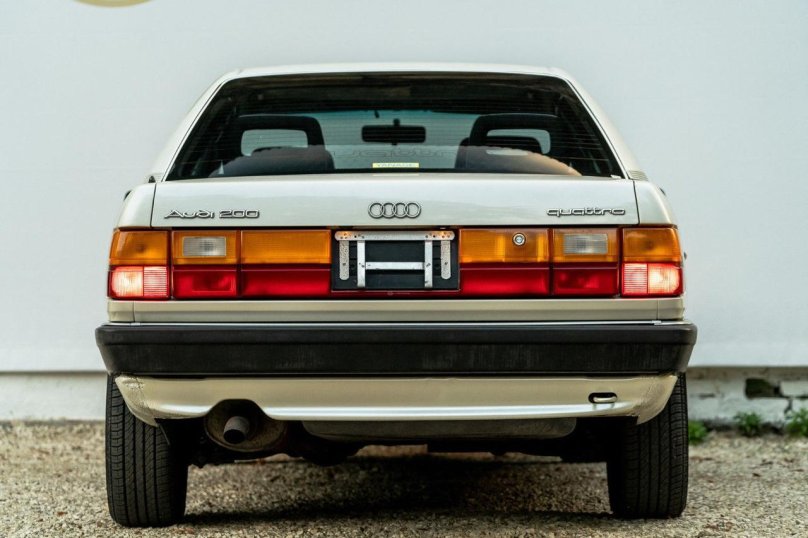 Audi 200 II (c3)