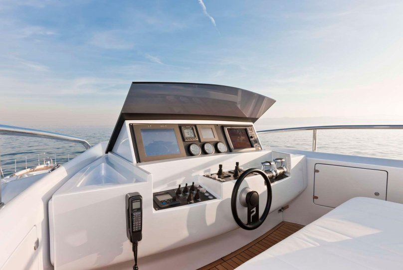 Яхта Першинг 90