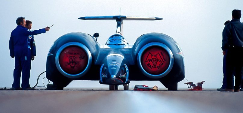 Thrust SSC (1228 км/ч ).