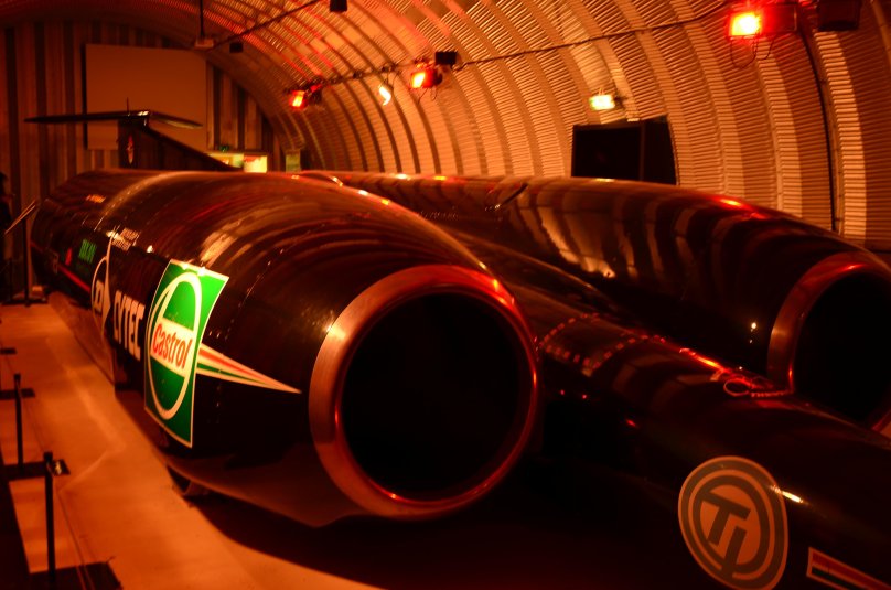 Thrust SSC салон