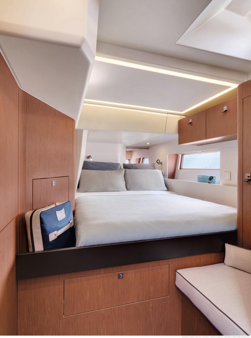 Яхта Бенету Океанис 62