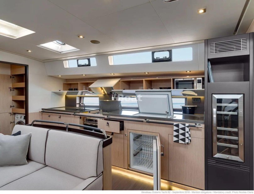 Яхта Beneteau oceanis 62