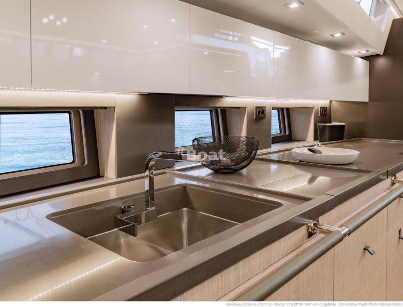 Яхта Beneteau oceanis 62