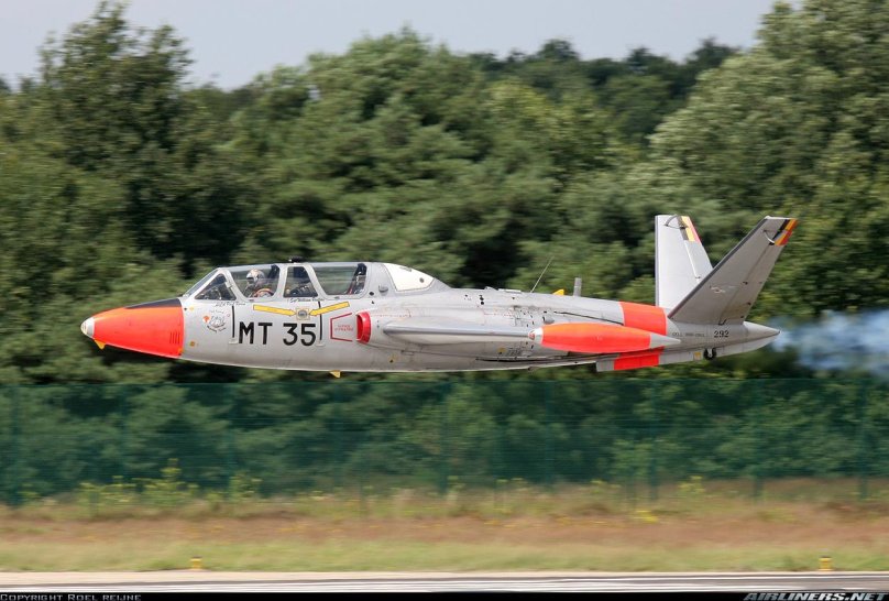 Фуга Мажистер самолет