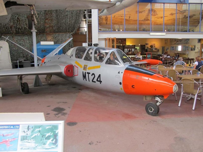 Фуга Магистр самолет